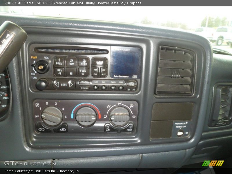 Controls of 2002 Sierra 3500 SLE Extended Cab 4x4 Dually