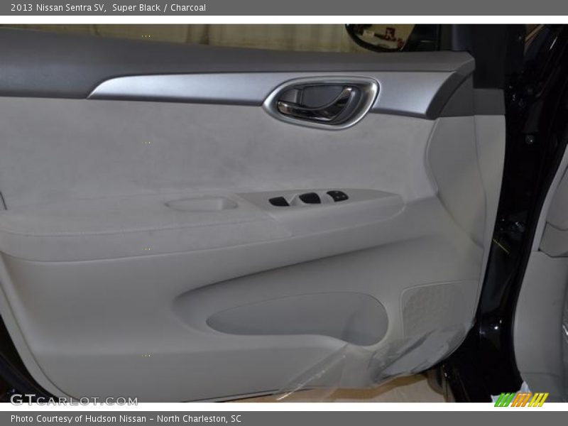 Super Black / Charcoal 2013 Nissan Sentra SV