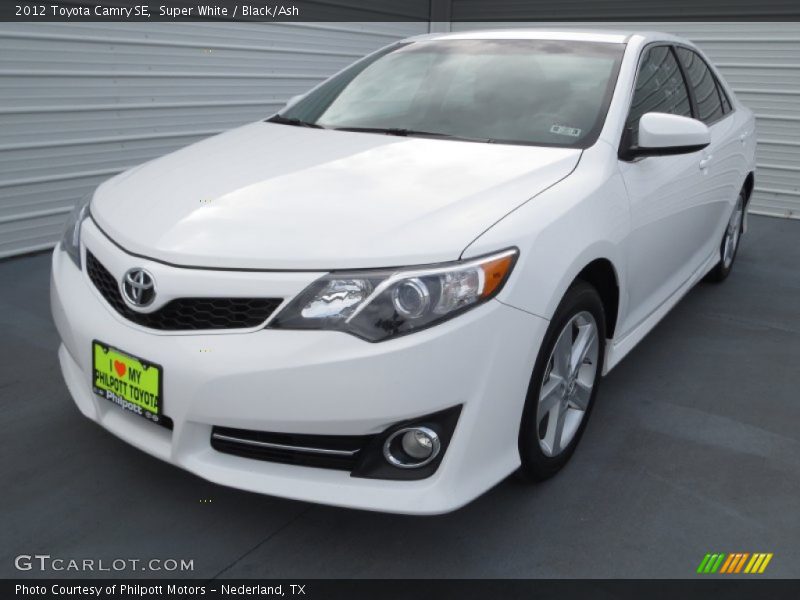 Super White / Black/Ash 2012 Toyota Camry SE