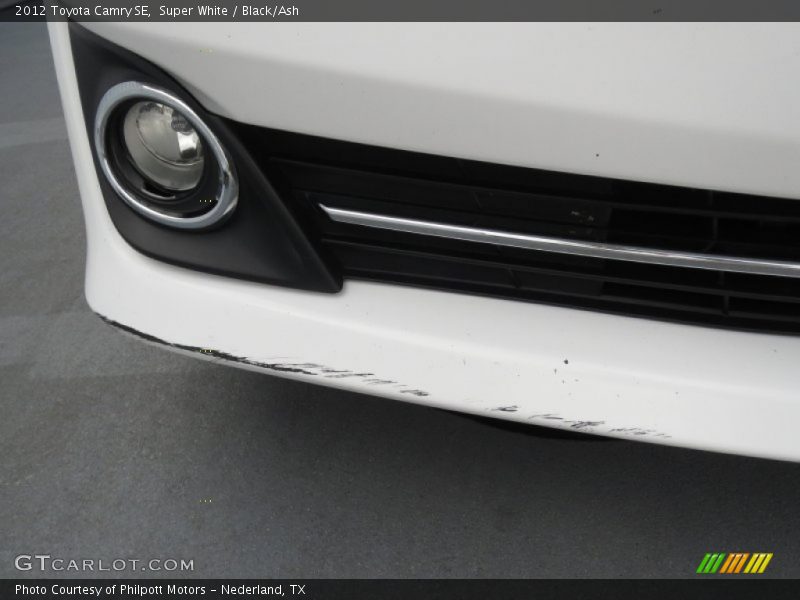 Super White / Black/Ash 2012 Toyota Camry SE