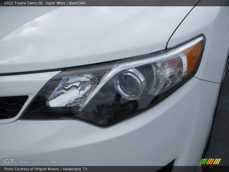 Super White / Black/Ash 2012 Toyota Camry SE
