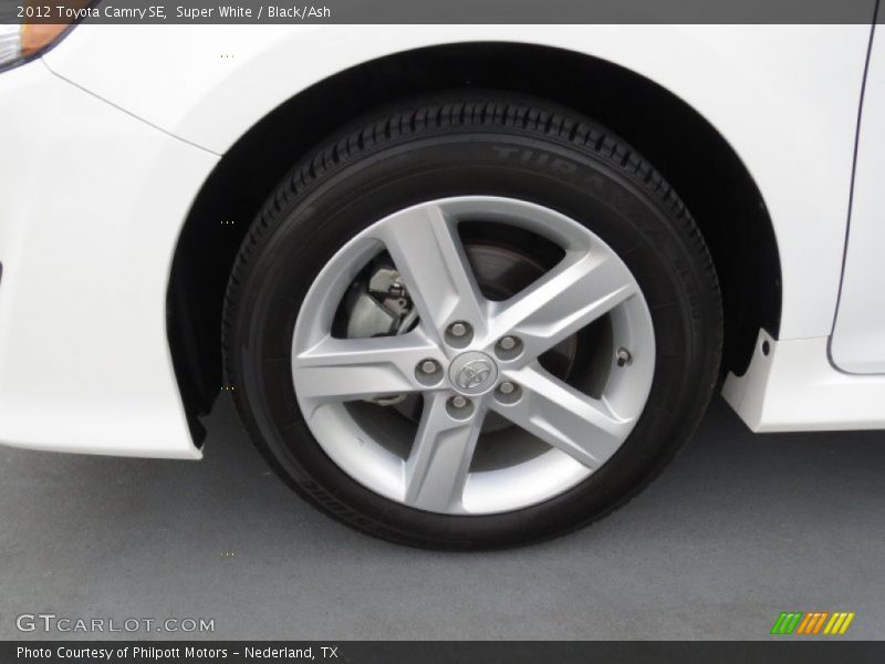 Super White / Black/Ash 2012 Toyota Camry SE