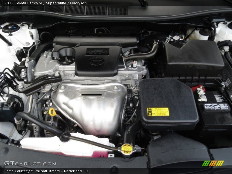 Super White / Black/Ash 2012 Toyota Camry SE