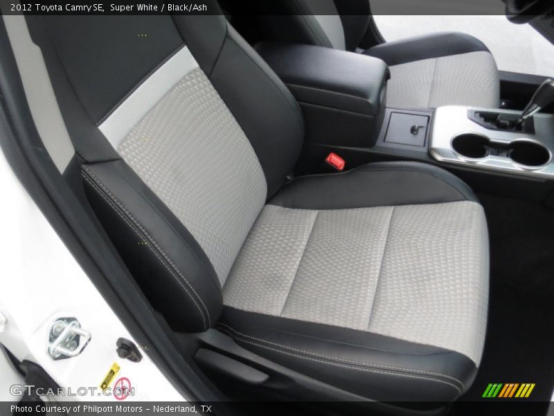 Super White / Black/Ash 2012 Toyota Camry SE