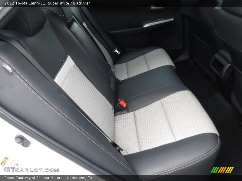Super White / Black/Ash 2012 Toyota Camry SE