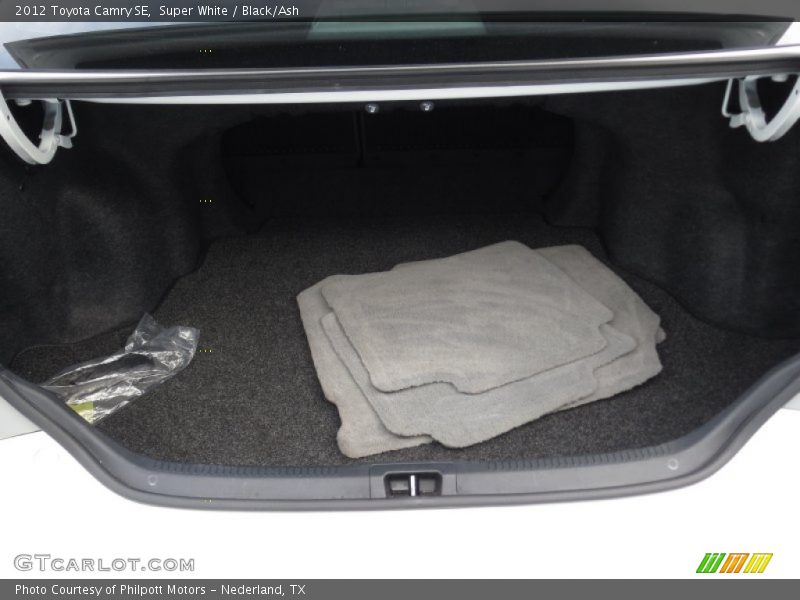 Super White / Black/Ash 2012 Toyota Camry SE