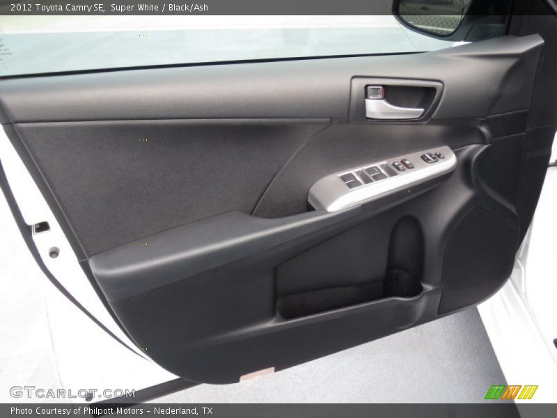 Super White / Black/Ash 2012 Toyota Camry SE