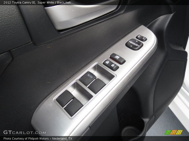 Super White / Black/Ash 2012 Toyota Camry SE