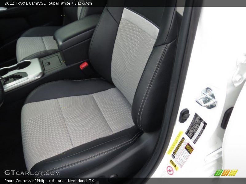 Super White / Black/Ash 2012 Toyota Camry SE