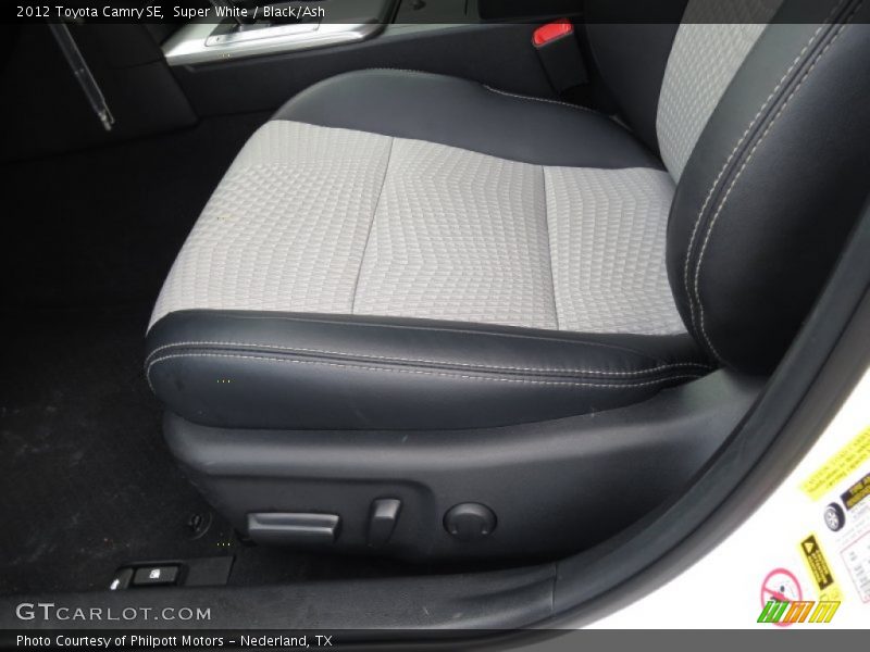 Super White / Black/Ash 2012 Toyota Camry SE