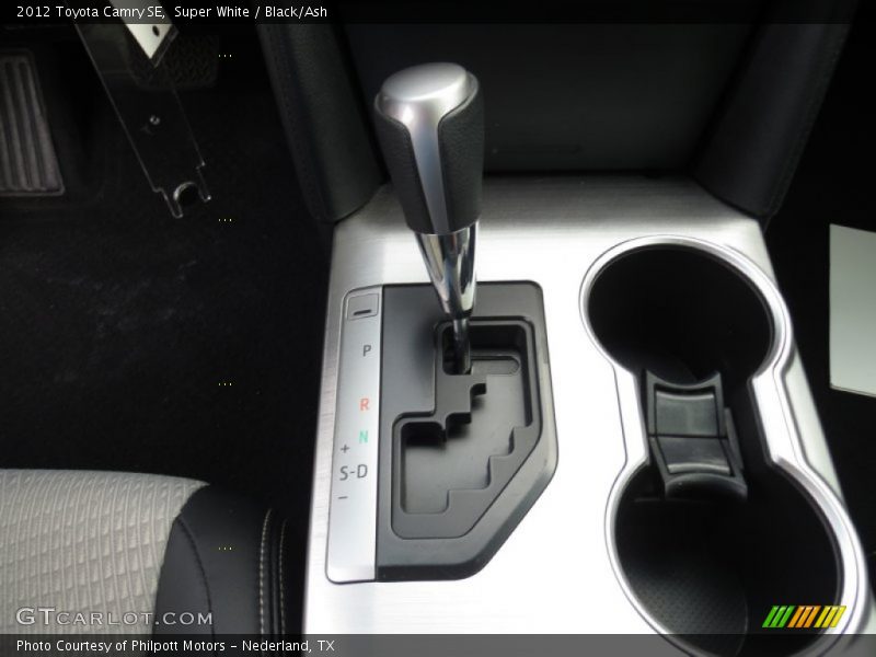 Super White / Black/Ash 2012 Toyota Camry SE