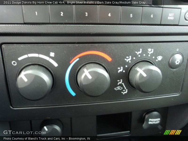 Bright Silver Metallic / Dark Slate Gray/Medium Slate Gray 2011 Dodge Dakota Big Horn Crew Cab 4x4