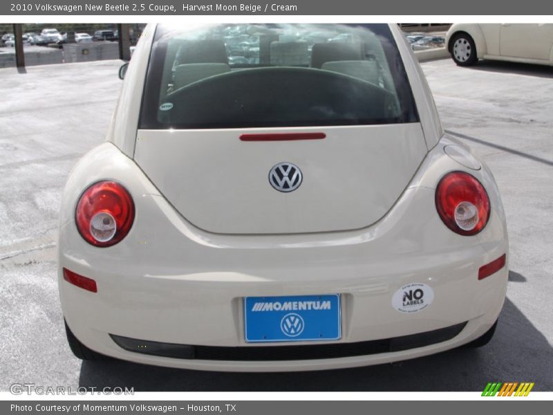 Harvest Moon Beige / Cream 2010 Volkswagen New Beetle 2.5 Coupe