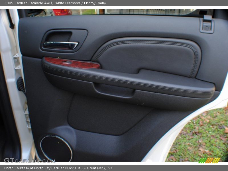 White Diamond / Ebony/Ebony 2009 Cadillac Escalade AWD