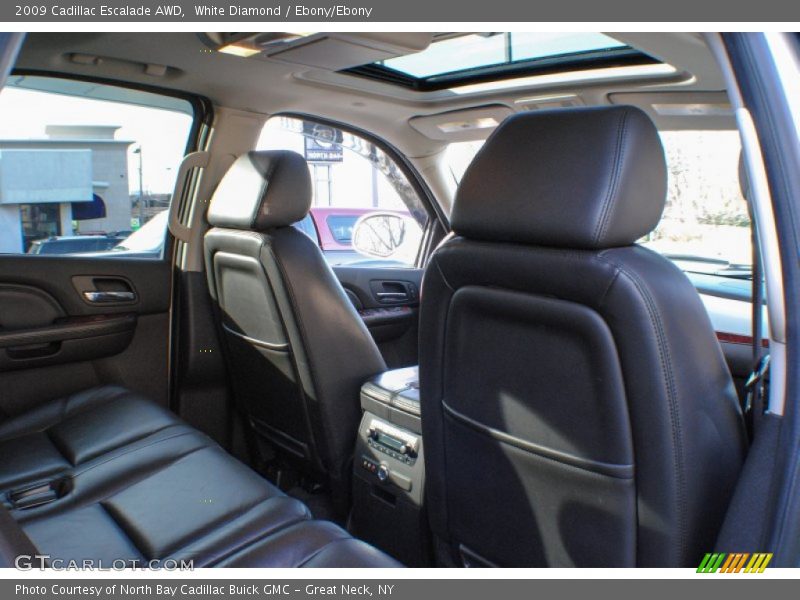 White Diamond / Ebony/Ebony 2009 Cadillac Escalade AWD