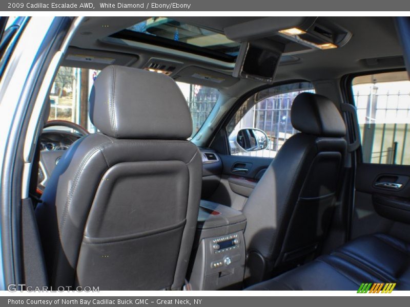 White Diamond / Ebony/Ebony 2009 Cadillac Escalade AWD