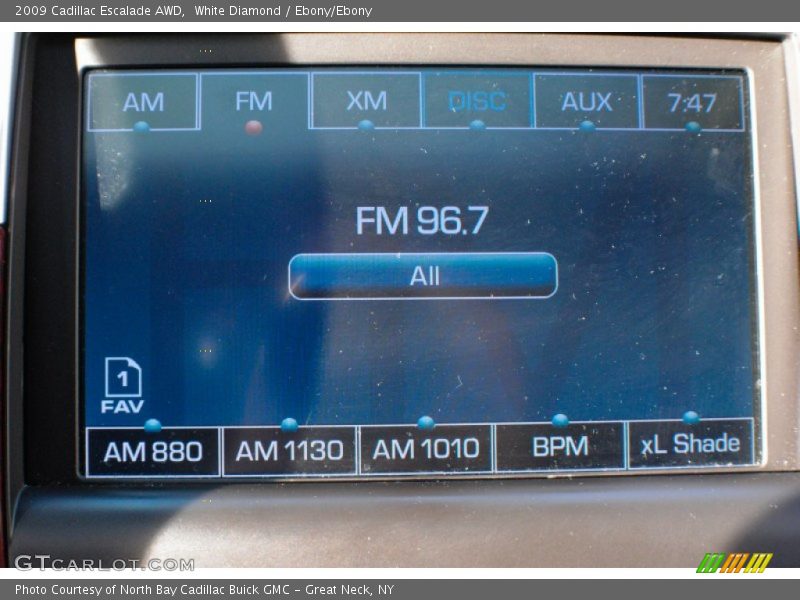 White Diamond / Ebony/Ebony 2009 Cadillac Escalade AWD