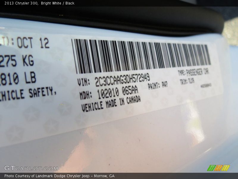 Bright White / Black 2013 Chrysler 300