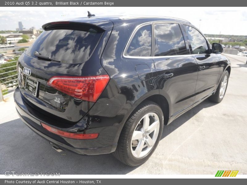 Brilliant Black / Cardamom Beige 2010 Audi Q5 3.2 quattro