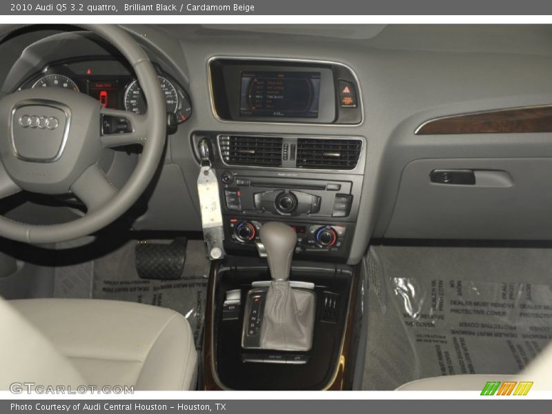 Brilliant Black / Cardamom Beige 2010 Audi Q5 3.2 quattro