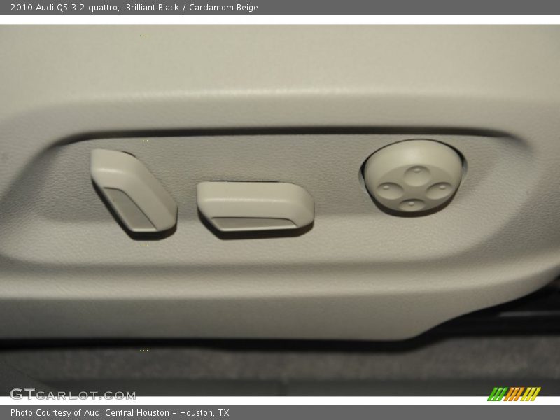 Brilliant Black / Cardamom Beige 2010 Audi Q5 3.2 quattro