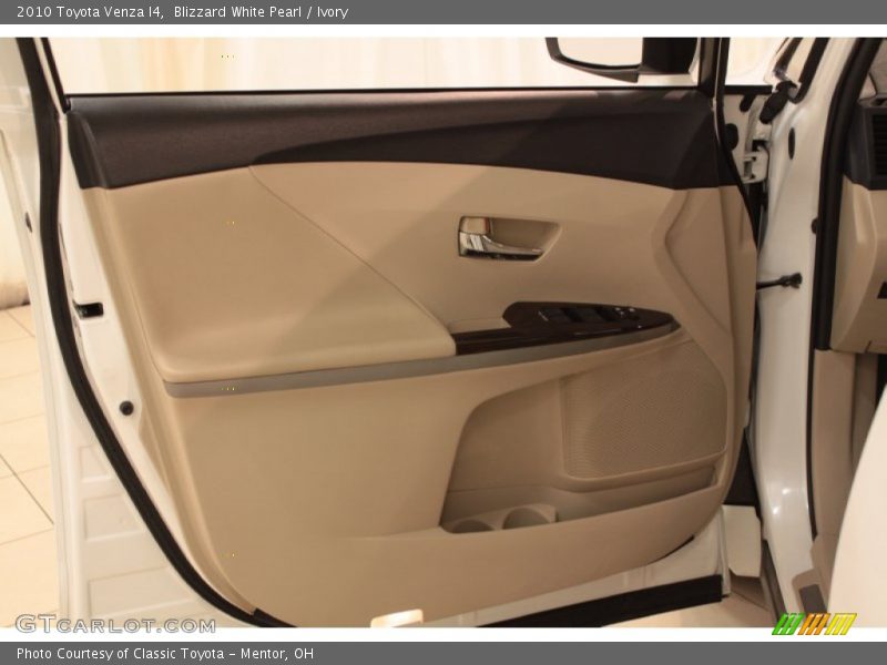 Blizzard White Pearl / Ivory 2010 Toyota Venza I4