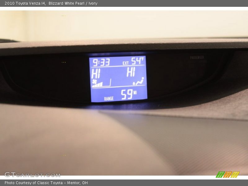 Blizzard White Pearl / Ivory 2010 Toyota Venza I4