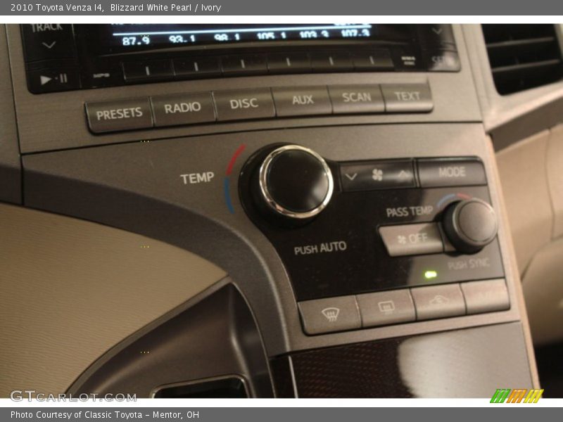 Blizzard White Pearl / Ivory 2010 Toyota Venza I4