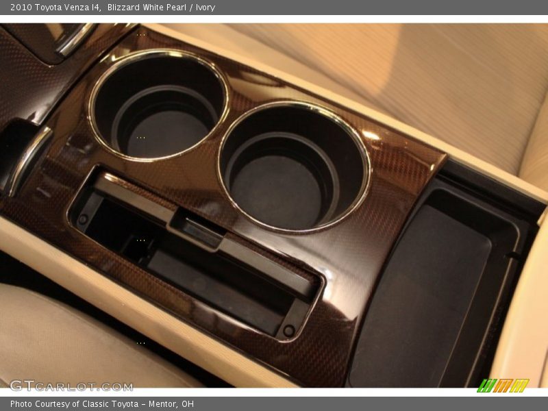 Blizzard White Pearl / Ivory 2010 Toyota Venza I4