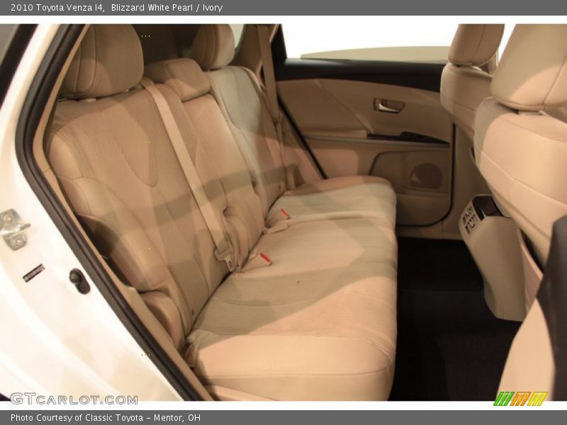 Blizzard White Pearl / Ivory 2010 Toyota Venza I4