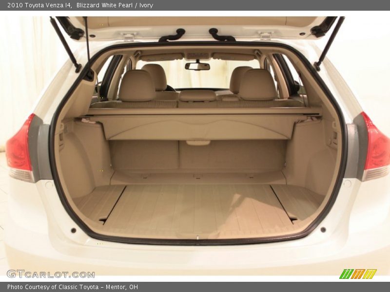 Blizzard White Pearl / Ivory 2010 Toyota Venza I4