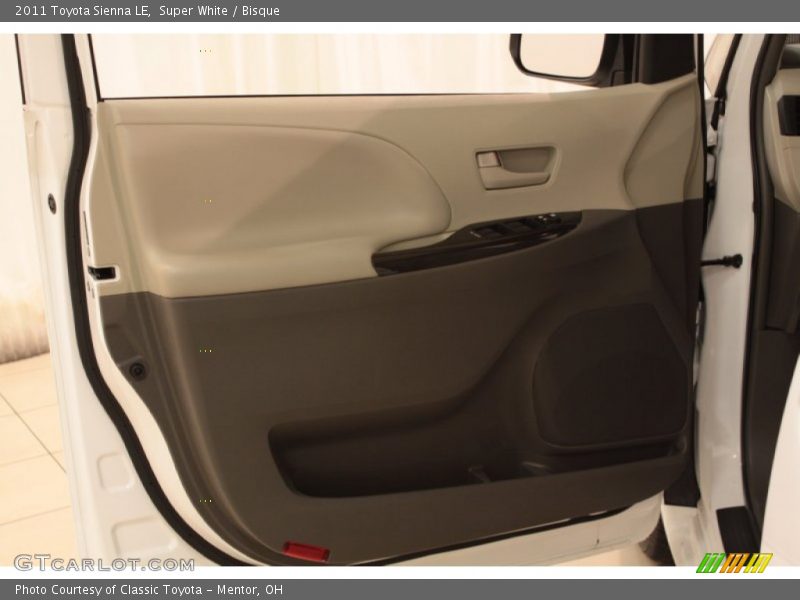 Super White / Bisque 2011 Toyota Sienna LE