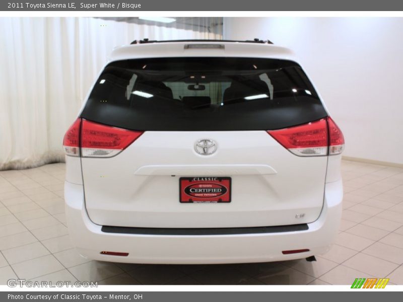 Super White / Bisque 2011 Toyota Sienna LE