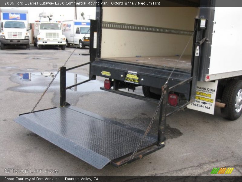 Oxford White / Medium Flint 2006 Ford E Series Cutaway E350 Commercial Moving Van