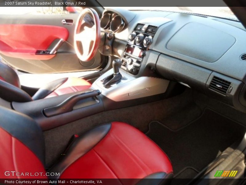 Black Onyx / Red 2007 Saturn Sky Roadster