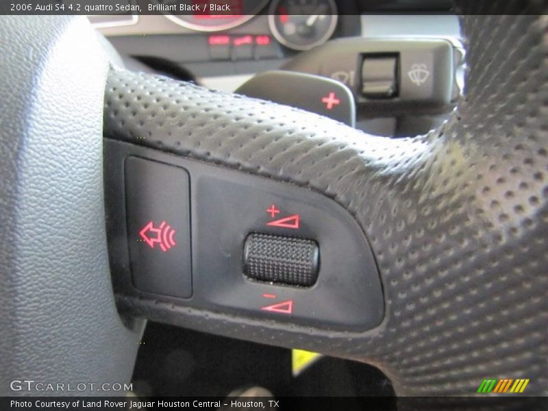 Controls of 2006 S4 4.2 quattro Sedan