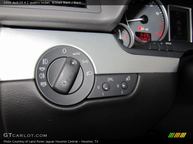 Controls of 2006 S4 4.2 quattro Sedan