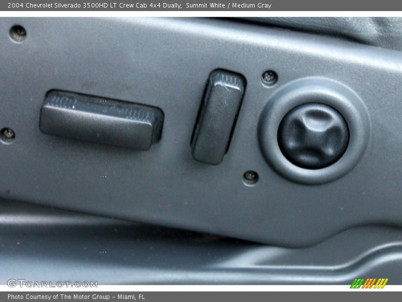 Controls of 2004 Silverado 3500HD LT Crew Cab 4x4 Dually