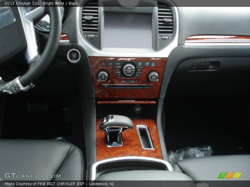 Bright White / Black 2013 Chrysler 300