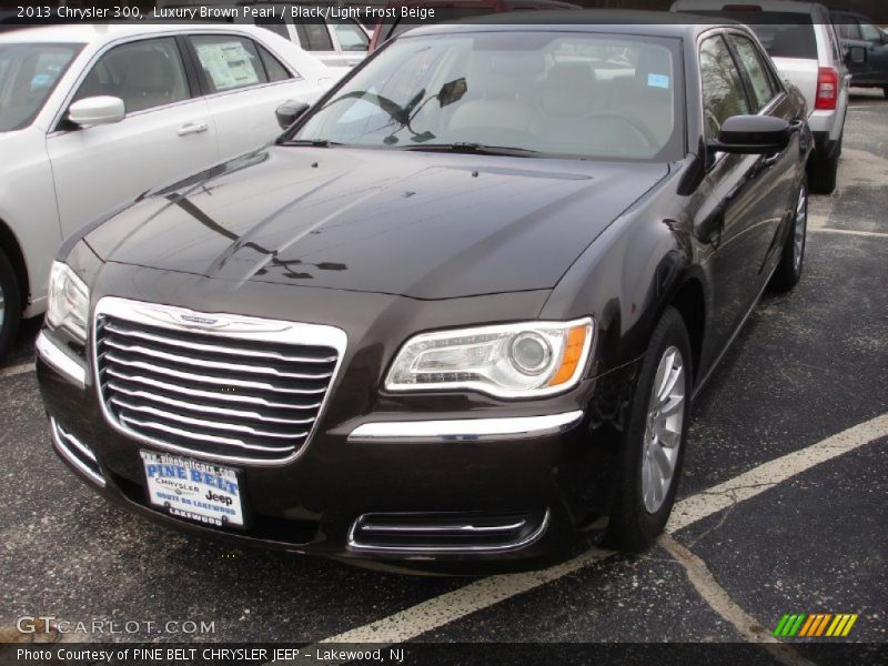 Luxury Brown Pearl / Black/Light Frost Beige 2013 Chrysler 300
