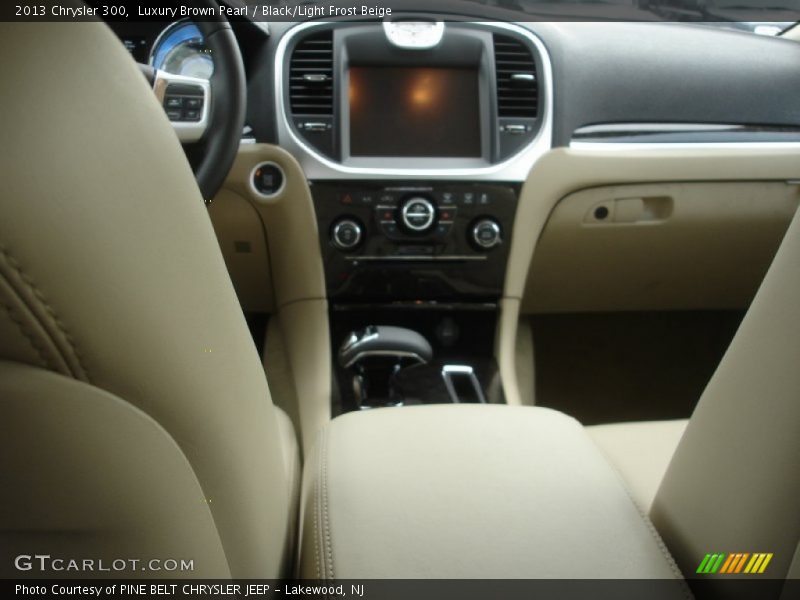 Luxury Brown Pearl / Black/Light Frost Beige 2013 Chrysler 300