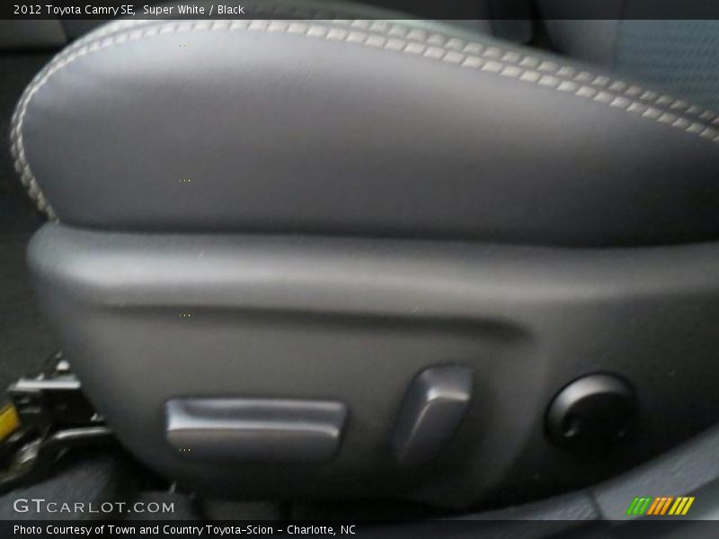 Super White / Black 2012 Toyota Camry SE