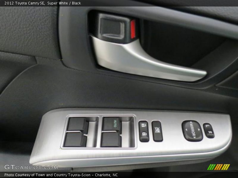 Super White / Black 2012 Toyota Camry SE