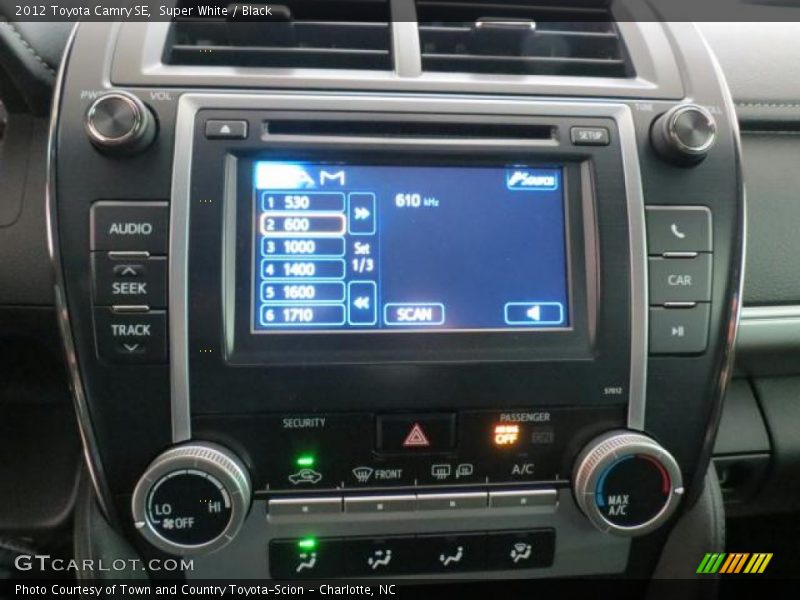 Super White / Black 2012 Toyota Camry SE