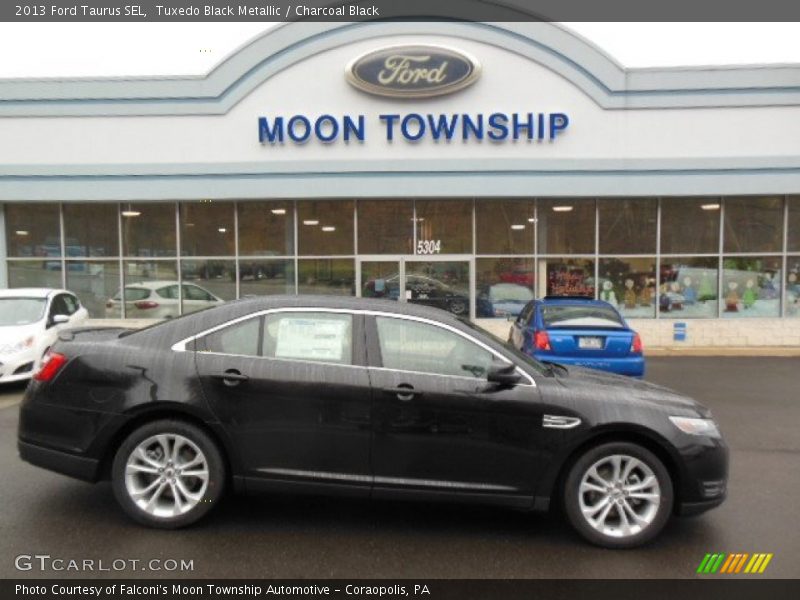 Tuxedo Black Metallic / Charcoal Black 2013 Ford Taurus SEL