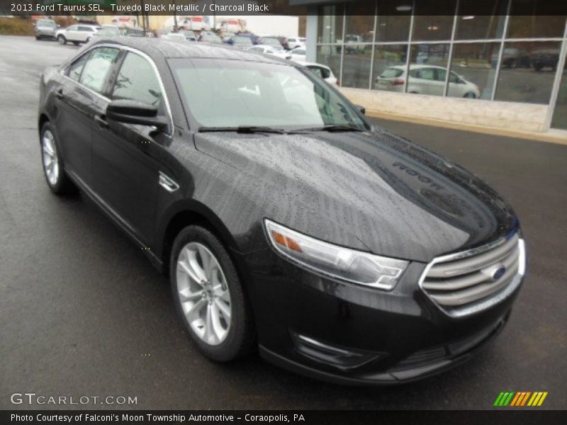 Tuxedo Black Metallic / Charcoal Black 2013 Ford Taurus SEL