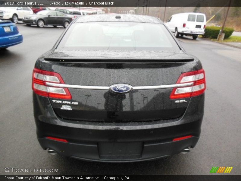 Tuxedo Black Metallic / Charcoal Black 2013 Ford Taurus SEL