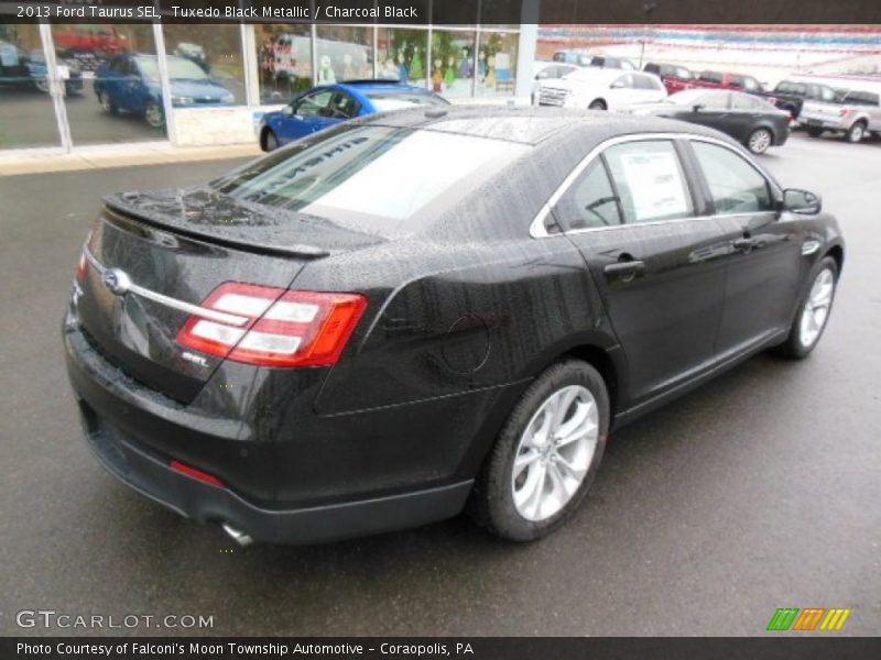 Tuxedo Black Metallic / Charcoal Black 2013 Ford Taurus SEL