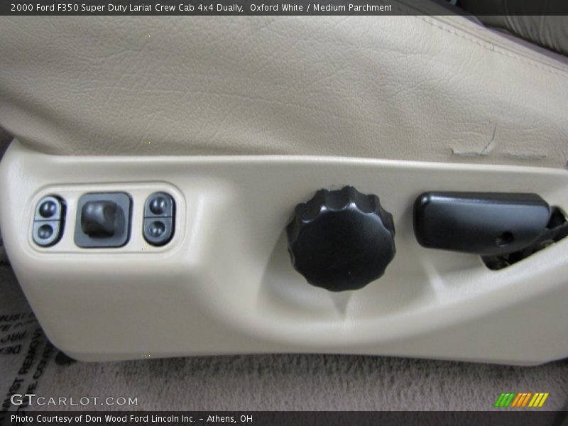 Controls of 2000 F350 Super Duty Lariat Crew Cab 4x4 Dually