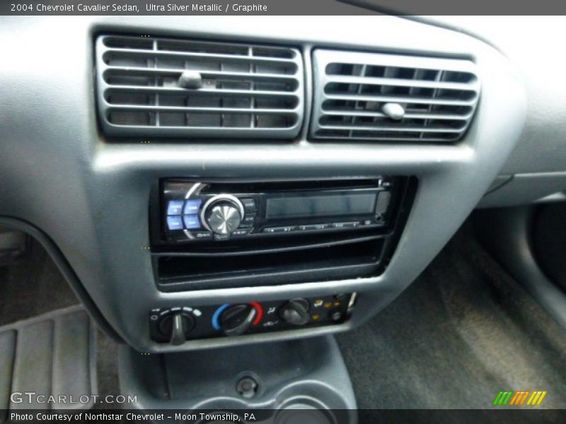 Ultra Silver Metallic / Graphite 2004 Chevrolet Cavalier Sedan